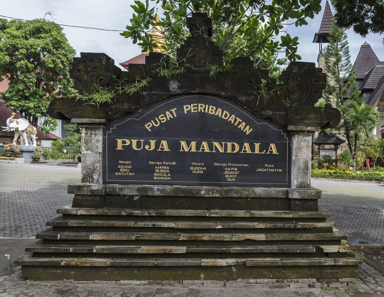 Puja Mandala and Masjid Agung Ibnu Batutah